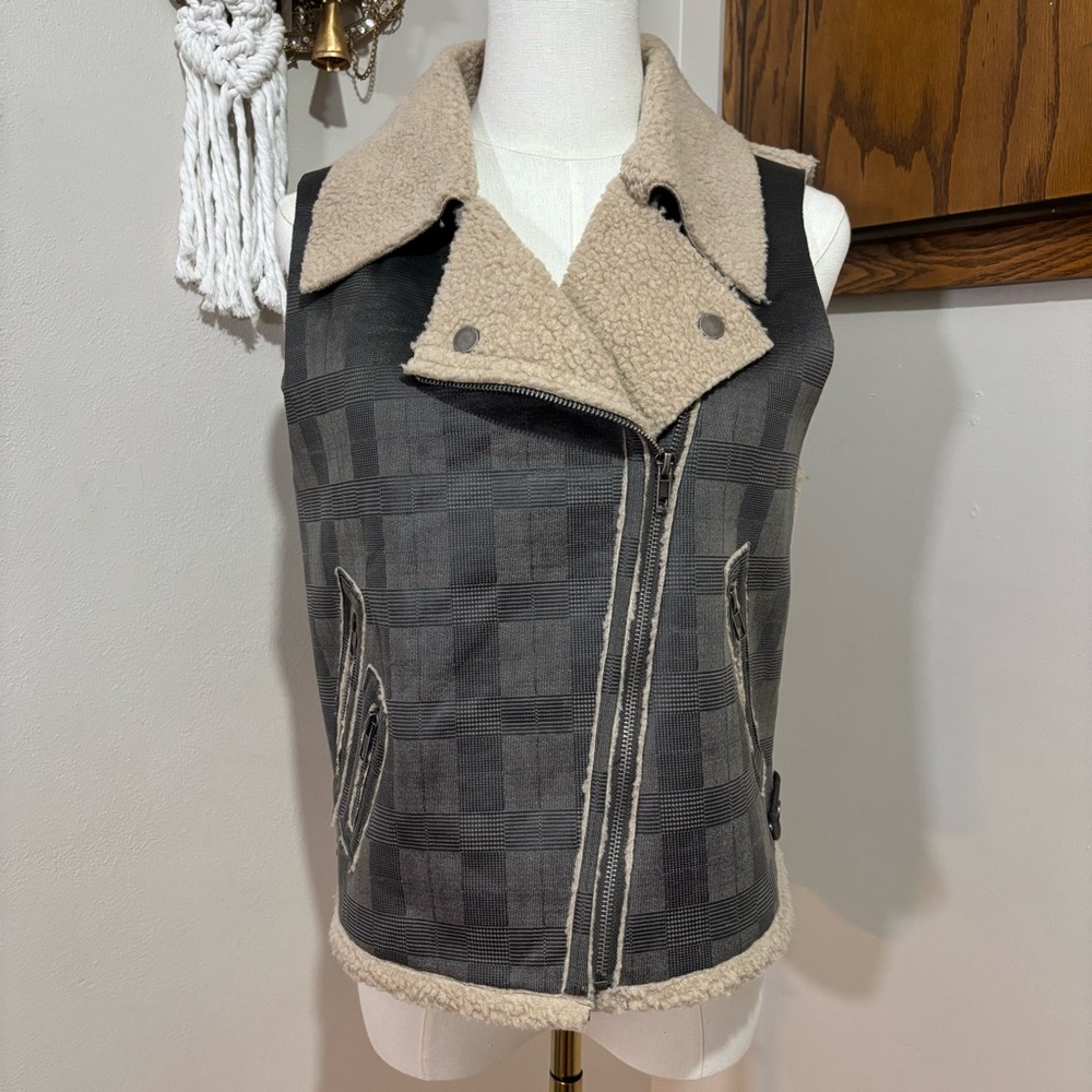 Staccato Sherpa Lined Faux Shearling Moto Vest Plaid Asymmetric Zip Size Medium
